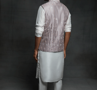 Off White Kurta With Embroidered Lilac Bundi