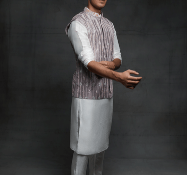 Off White Kurta With Embroidered Lilac Bundi